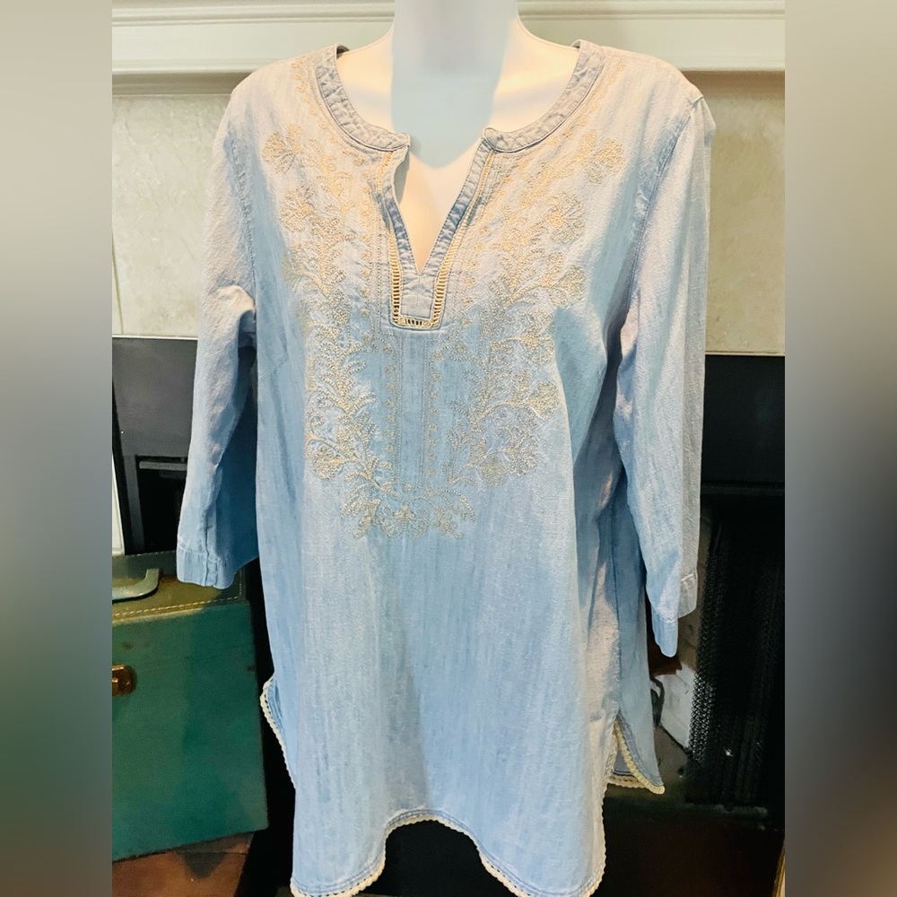 Light denim looking tunic top by J.Jill in M.